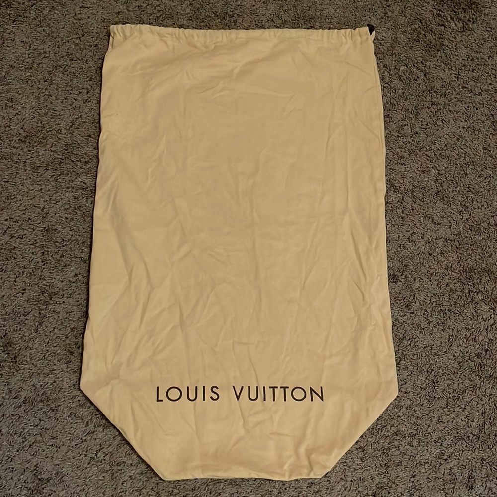 Louis Vuitton Dug bag